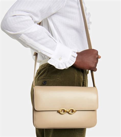 Le Maillon Leather Shoulder Bag in Beige .